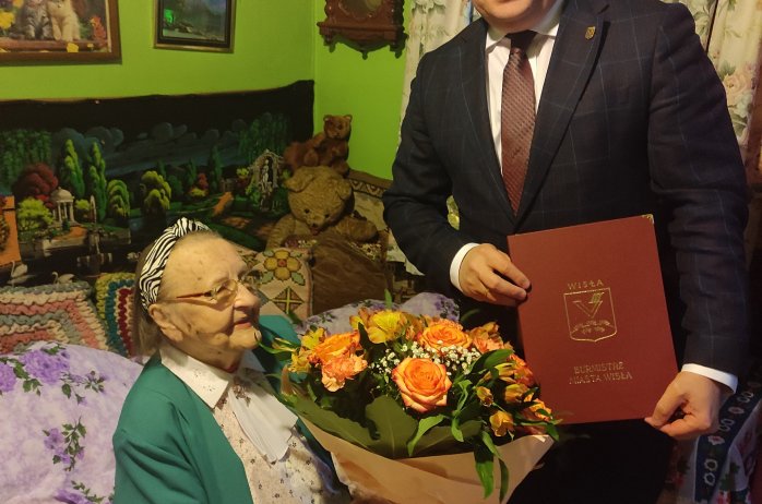 Helena Szalbot z burmistrzem Tomaszem Bujokiem
